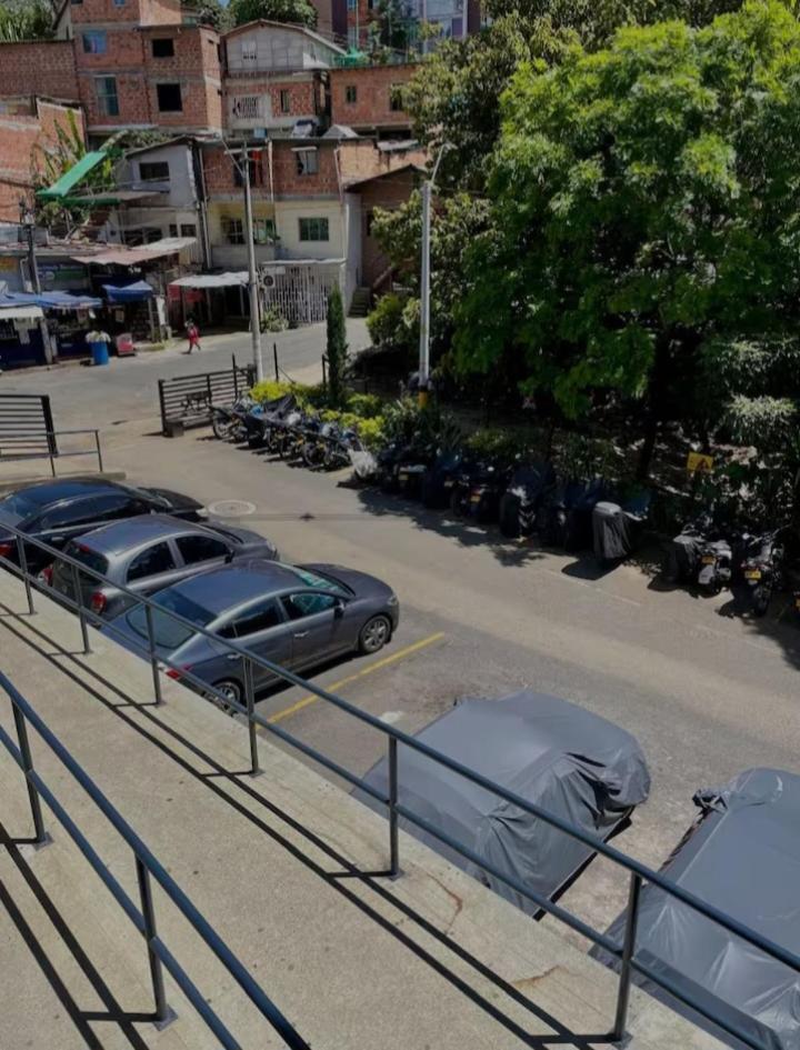 Apartamento vistas lindas cerca centro Medellín Exterior foto